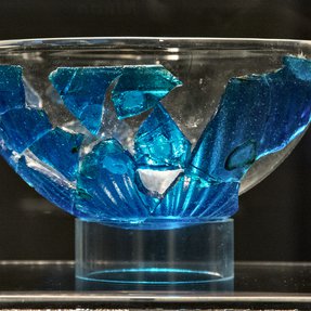 1 Museo Archeologico di Artimino F. Nicosia. Coppa di vetro decorata VII sec.