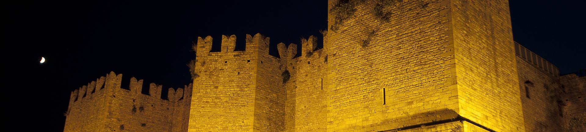 Castello dell'Imperatore di notte