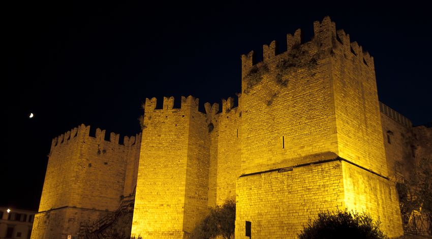 Castello dell'Imperatore di notte