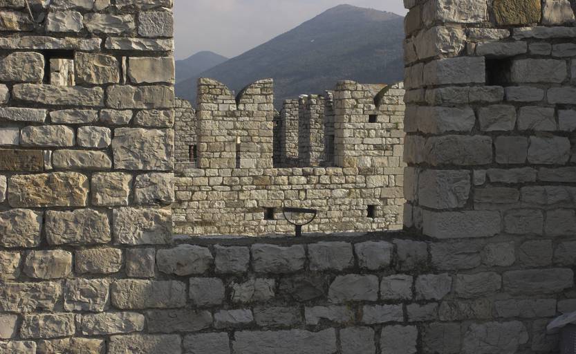 Emperor’s Castle, crenellations