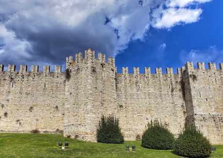 castello-imperatore-fianco-meridionale