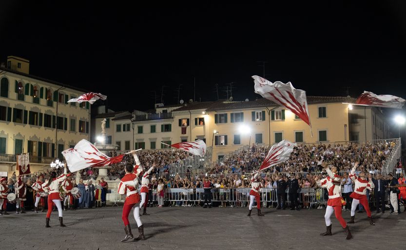 sbandieratori-corteggio-storico-prato