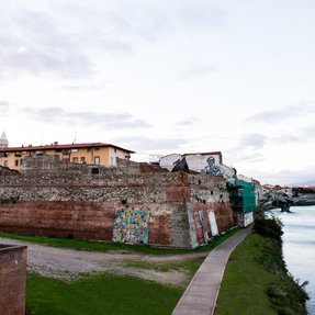 Bastione lungo il fiume Bisenzio 