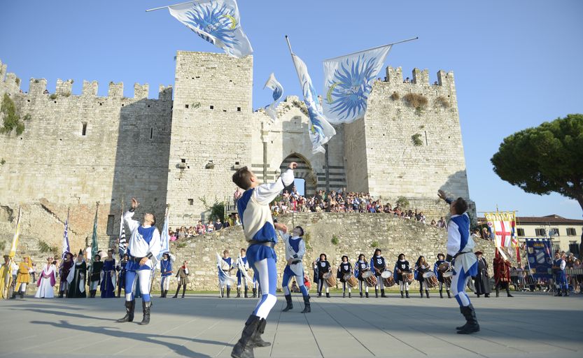 sbandieratorio corteggio storico Prato