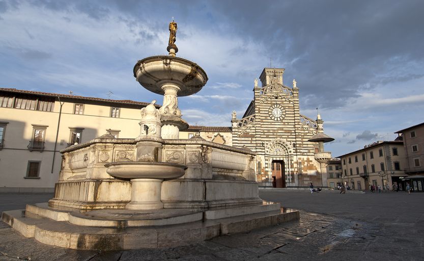 Fontana del Papero in Piazza Duomo