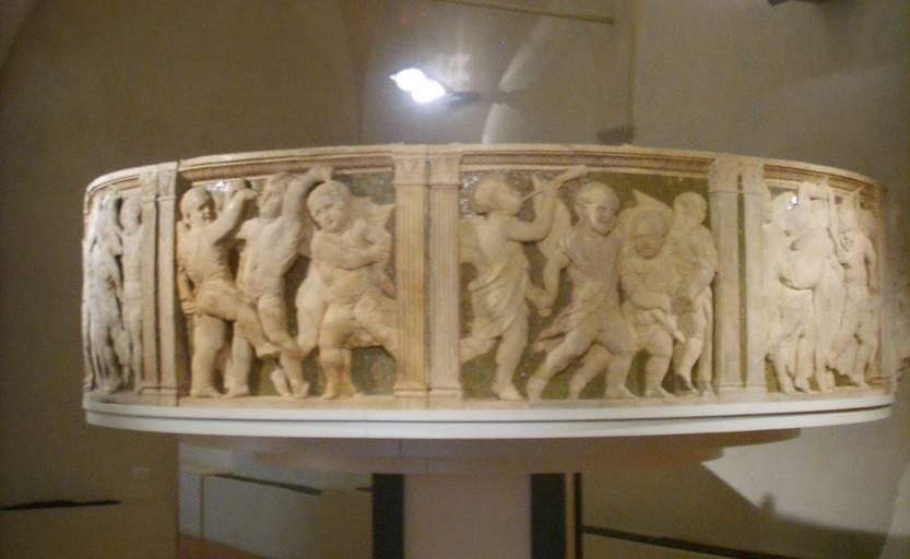 Pulpito di Donatello con angeli festanti