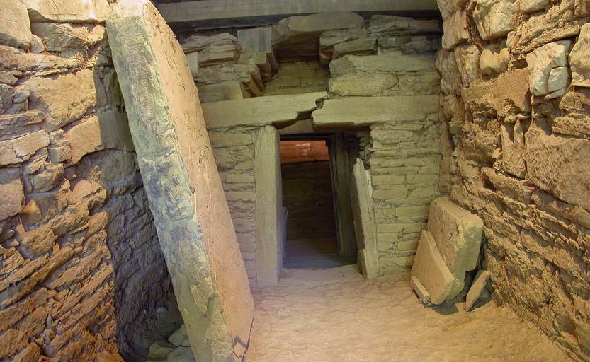 Montefortini, ingresso tumulo b 