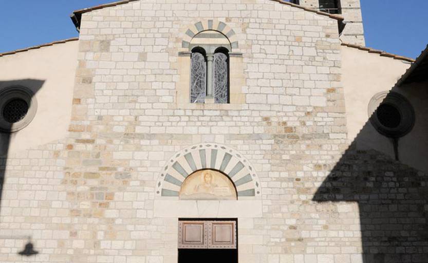 Facciata della Badia di Vaiano