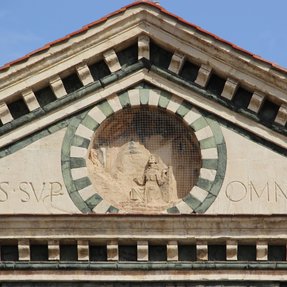 timpano-facciata-chiesa-san-francesco