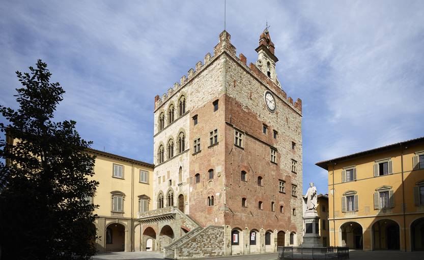 Palazzo Pretorio, outer side and view of the square